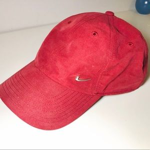 NIKE Women’s Baseball Hat With Metallic Swoosh